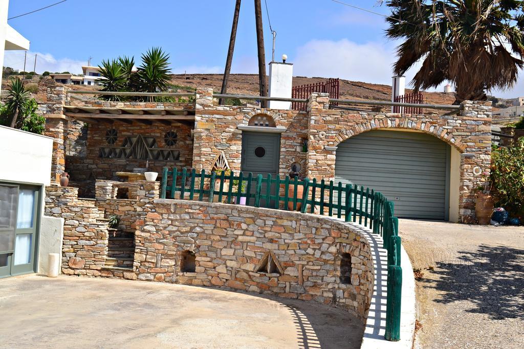 Stelios Zalonis Apartments Tínos エクステリア 写真