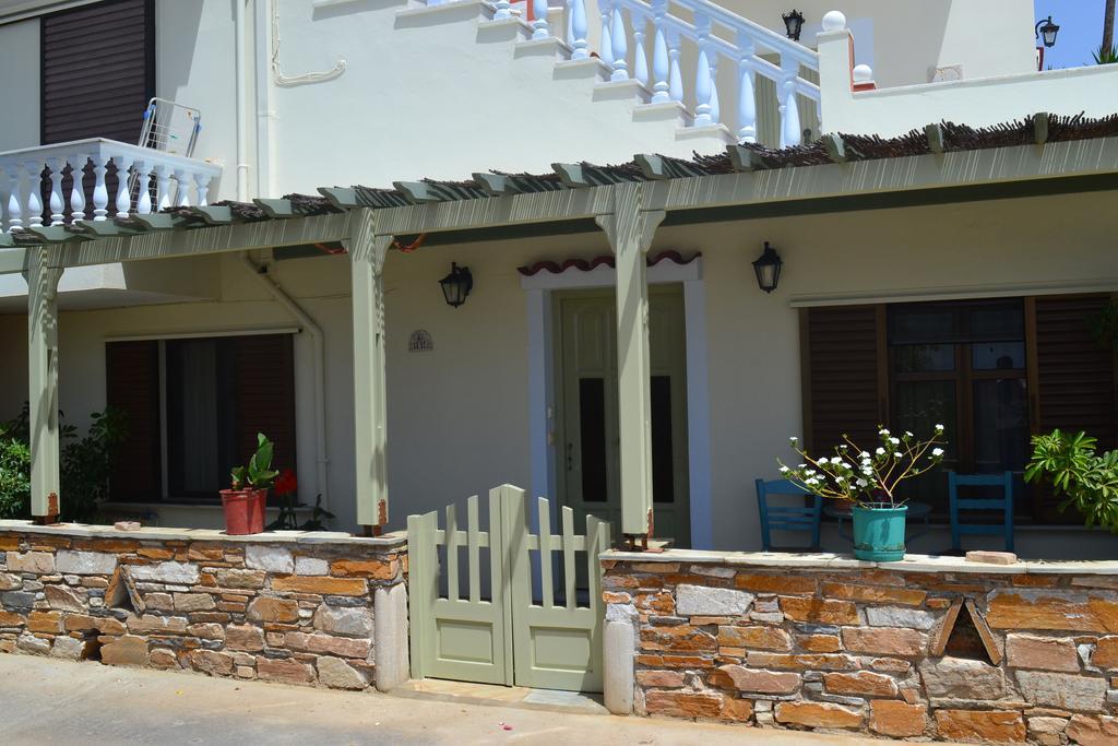 Stelios Zalonis Apartments Tínos エクステリア 写真